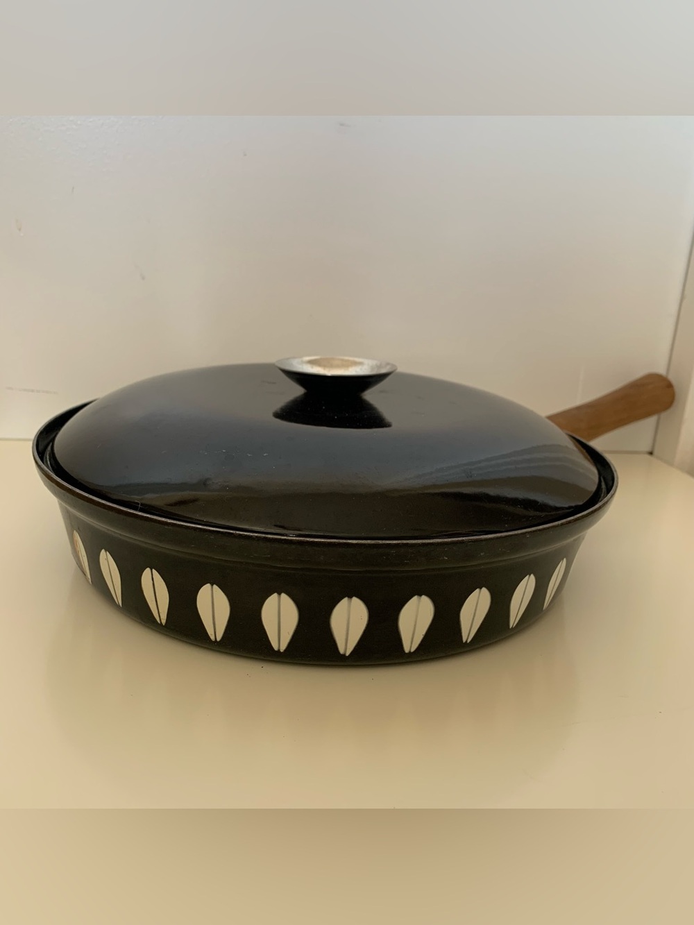 Cathrineholm Holm Black White Lotus Fry Pan Skillet With Wood Handle and Lid